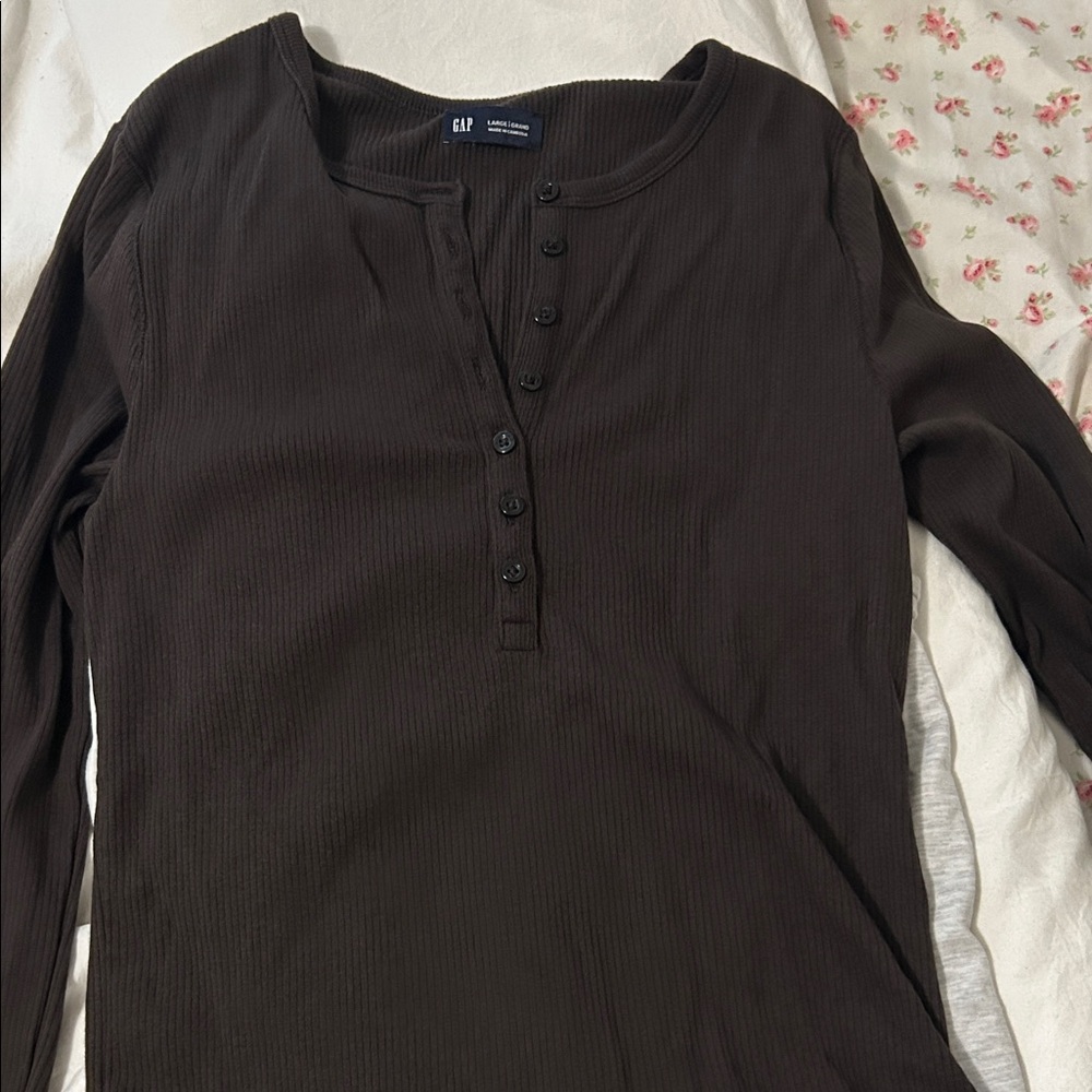 GAP Women's Dark Brown Long Sleeve Tee